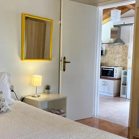 Cosy Loft Apartment In Argyrades Village Argyrades
