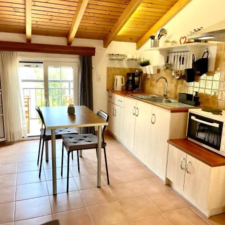 Cosy Loft Apartment In Argyrades Village *